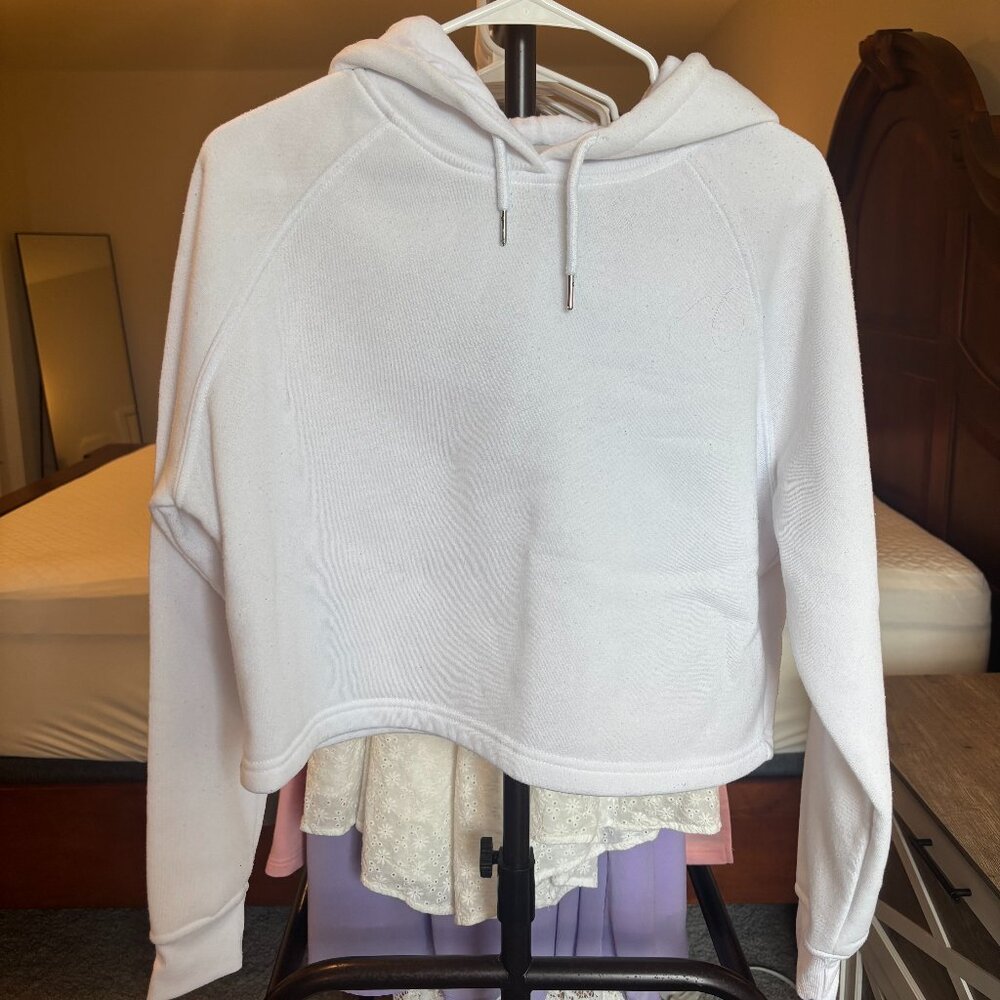 If It Were Me Women’s XS White Cropped Sweatshirt NWOT